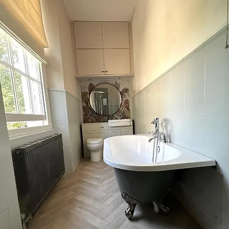 Apartman Super Luxury Flat Overlooking Uni Whiteladies Road 3-mins Bbc 2-mins Royal Infirmary 7-mins Clifton Village 5mins Walking Bristol