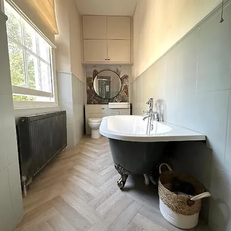 Apartman Super Luxury Flat Overlooking Uni Whiteladies Road 3-mins Bbc 2-mins Royal Infirmary 7-mins Clifton Village 5mins Walking