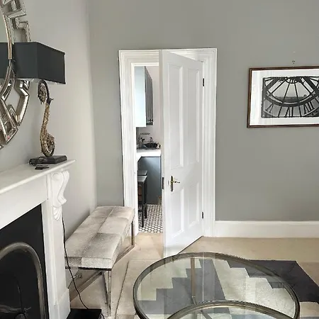 Super Luxury Flat Overlooking Uni Whiteladies Road 3-mins Bbc 2-mins Royal Infirmary 7-mins Clifton Village 5mins Walking
