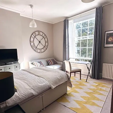 Super Luxury Flat Overlooking Uni Whiteladies Road 3-mins Bbc 2-mins Royal Infirmary 7-mins Clifton Village 5mins Walking * Bristol
